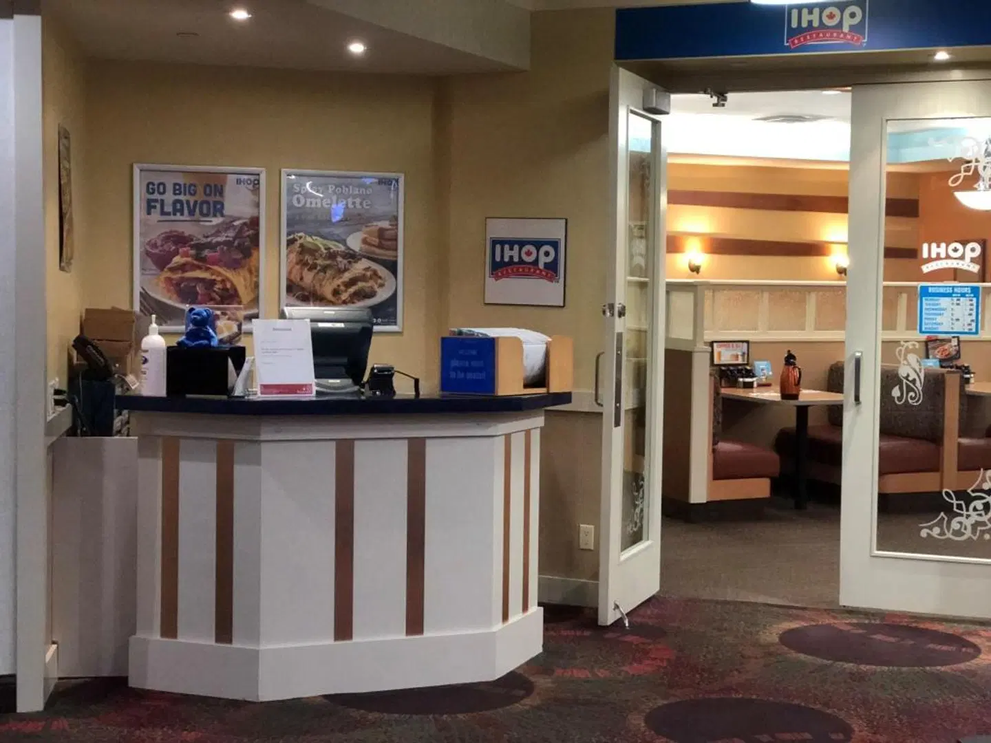 Ramada by Wyndham Niagara Falls/Fallsview LOUNGE_LOBBY
