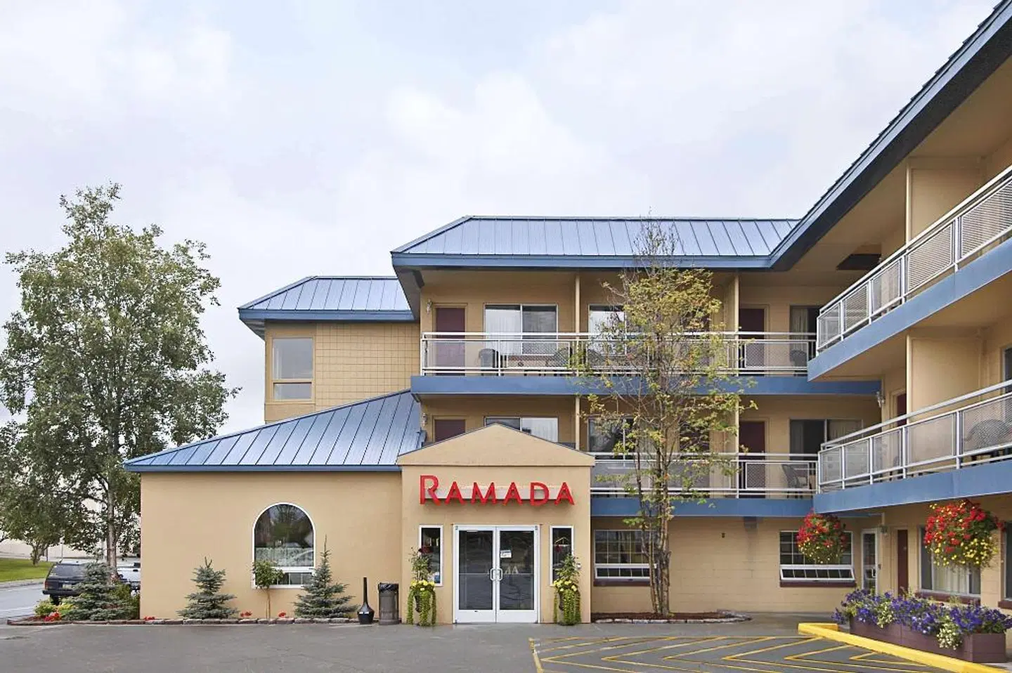 Ramada by Wyndham Anchorage EXTERIOR