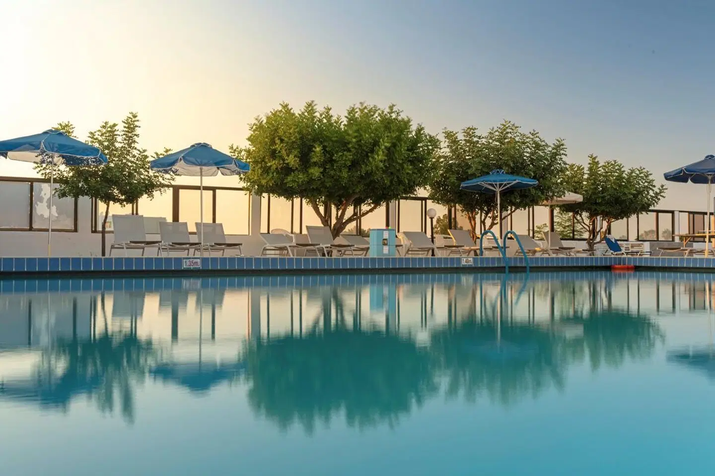 Tropical Sol OUTDOOR_POOL