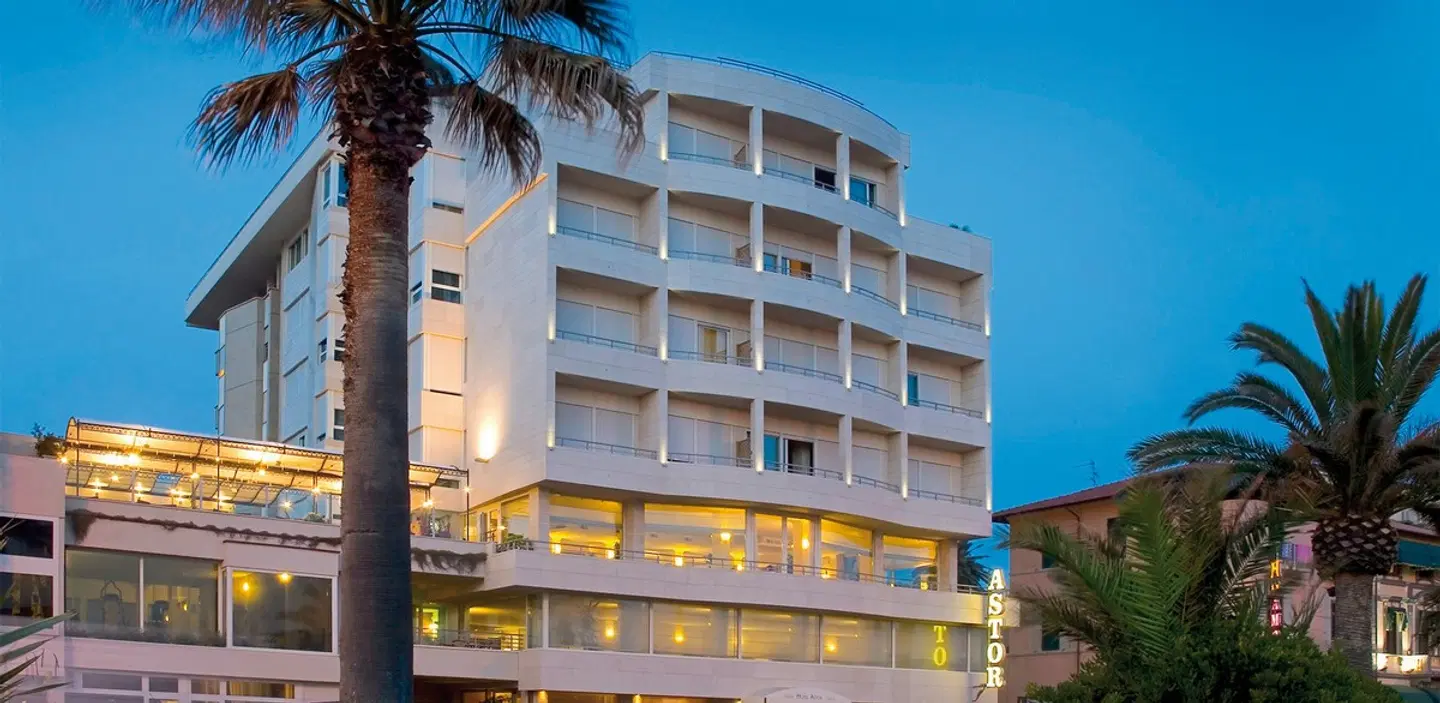 Astor EXTERIOR