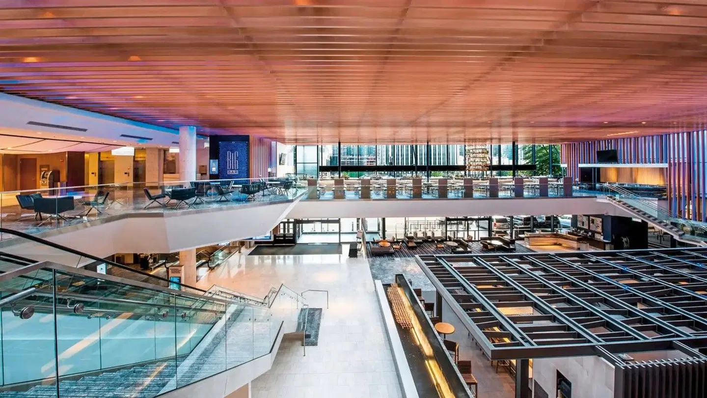 Hyatt Regency Chicago Bar