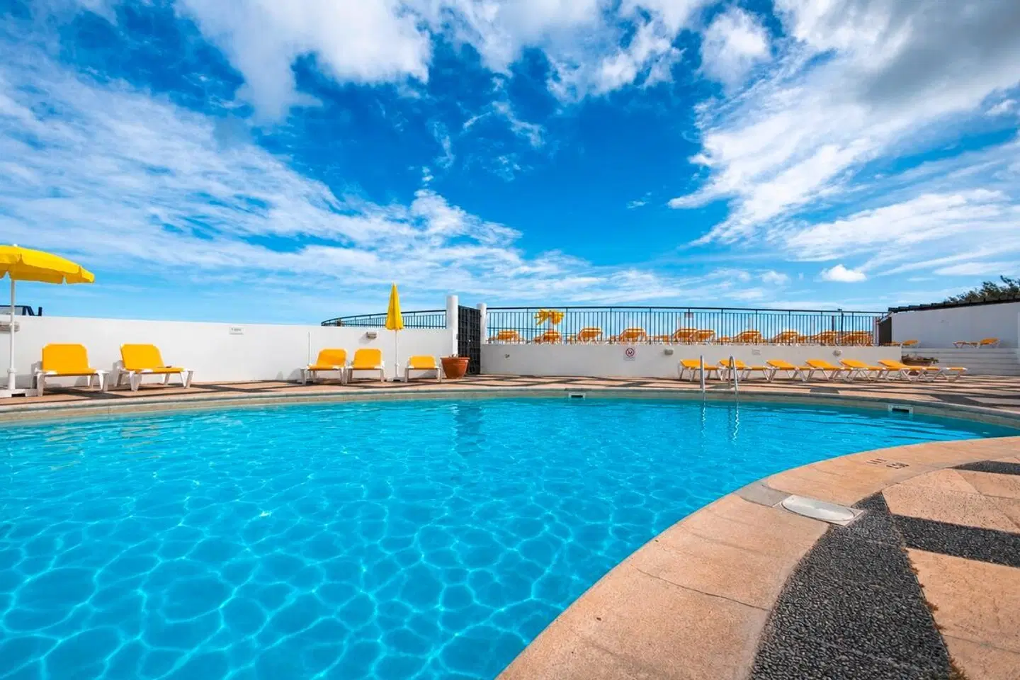 Torre Praia OUTDOOR_POOL