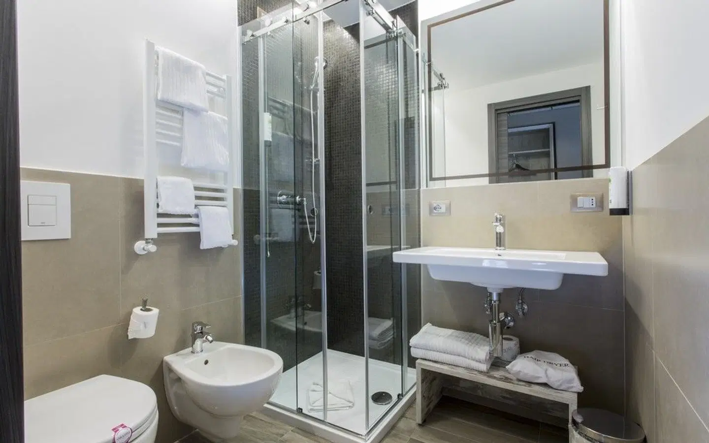 The Guardian Hotel Badezimmer