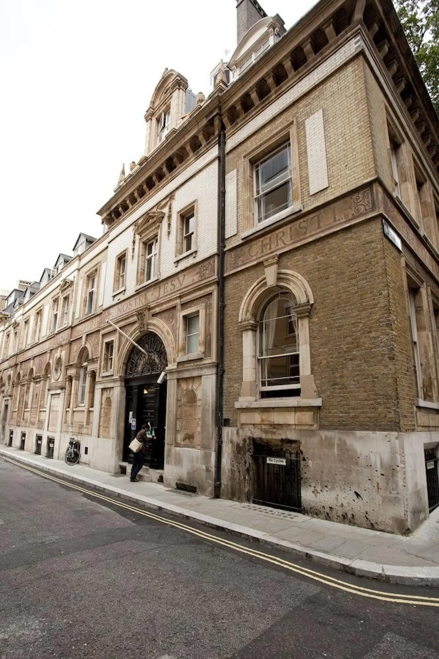 YHA London St Paul's EXTERIOR
