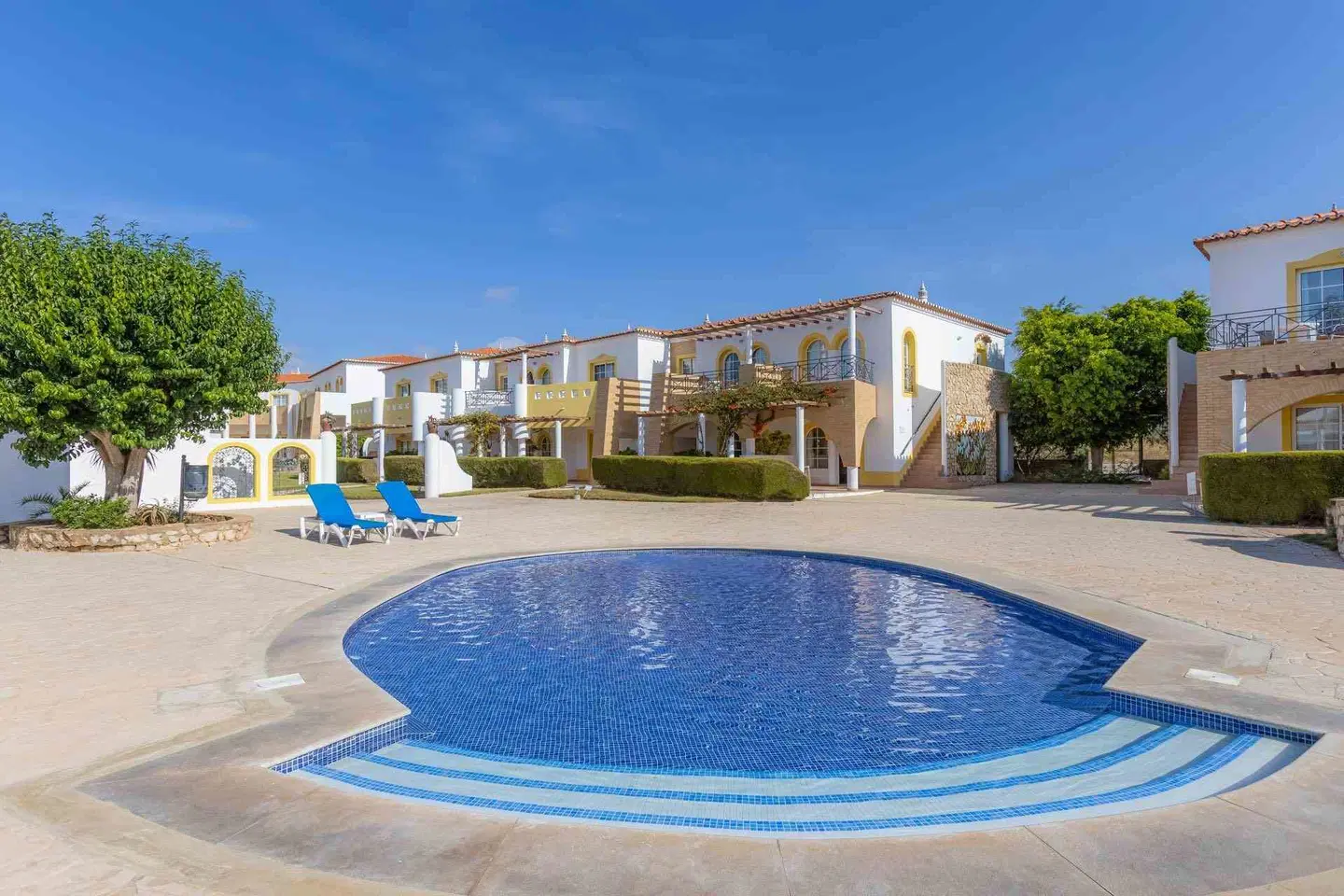 Luz Bay OUTDOOR_POOL