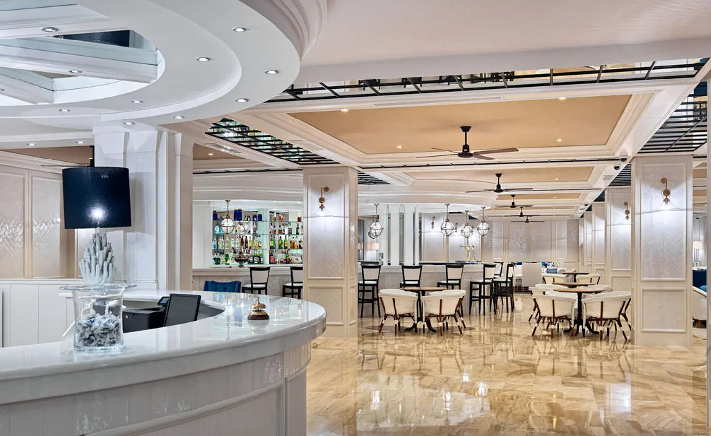 H10 Delfín Bar