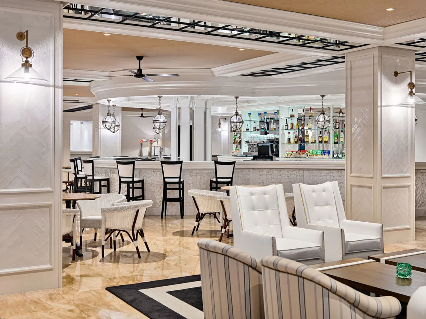 H10 Delfín Bar