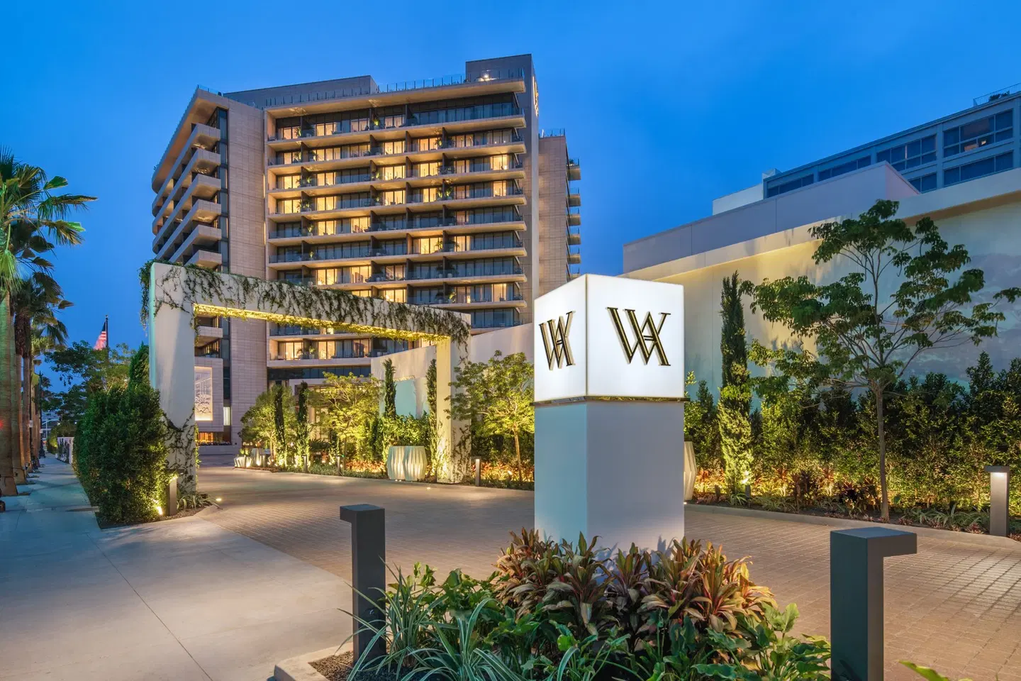 Waldorf Astoria Beverly Hills EXTERIOR