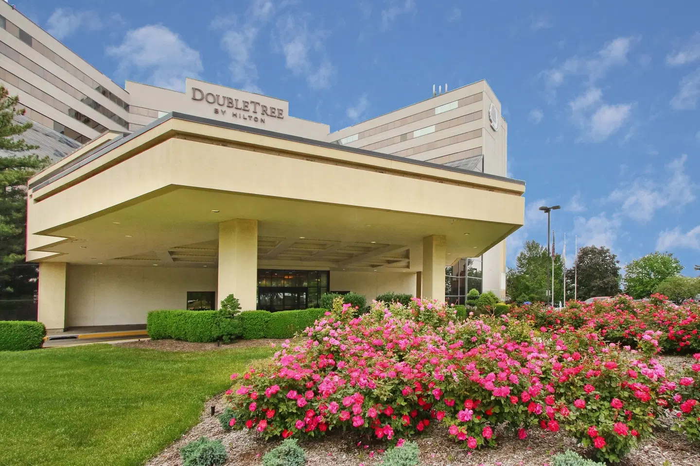 DoubleTree by Hilton Newark EXTERIOR