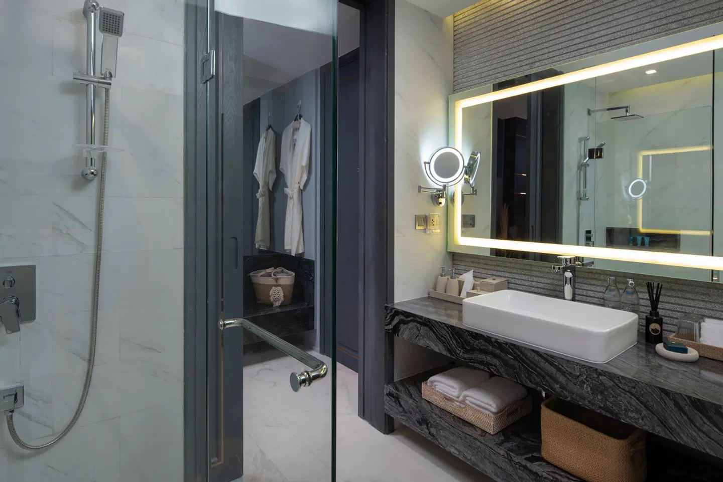 Wyndham Grand Nai Harn Beach Phuket Badezimmer