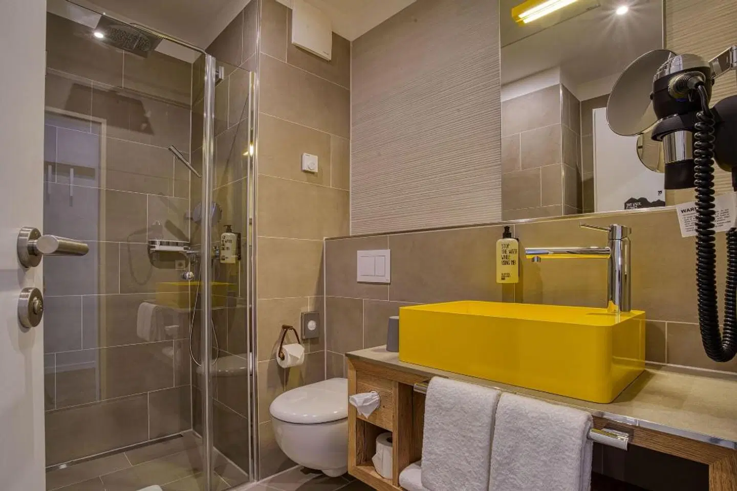 Ninetynine Hotel Wuppertal Badezimmer