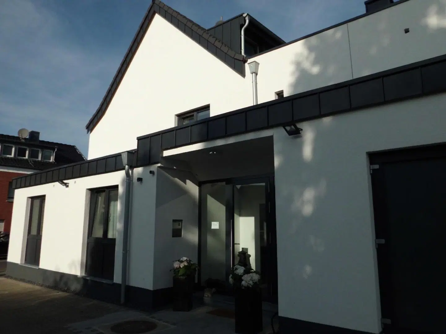 Sarah EXTERIOR