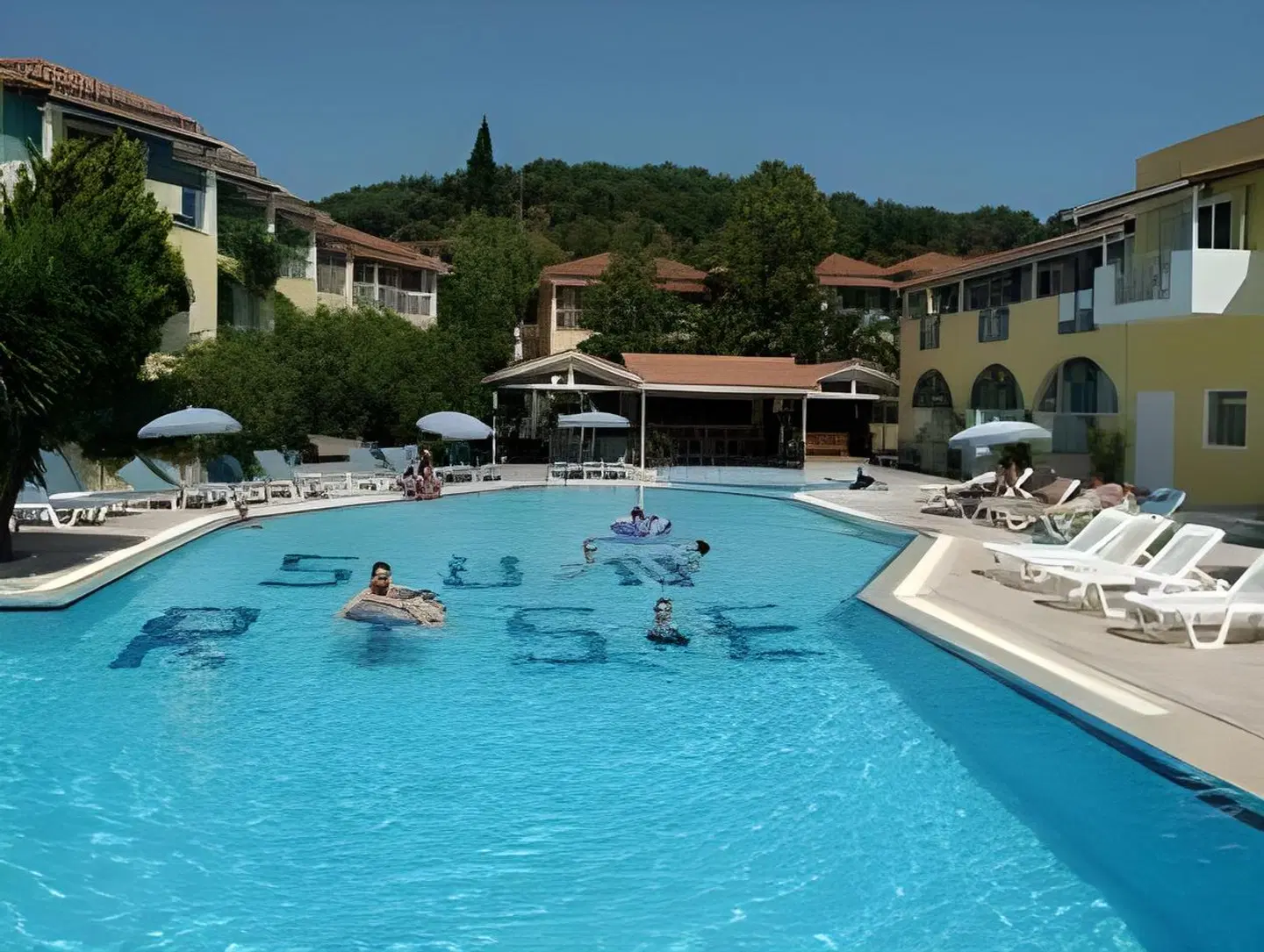 Sunrise Hotel OUTDOOR_POOL