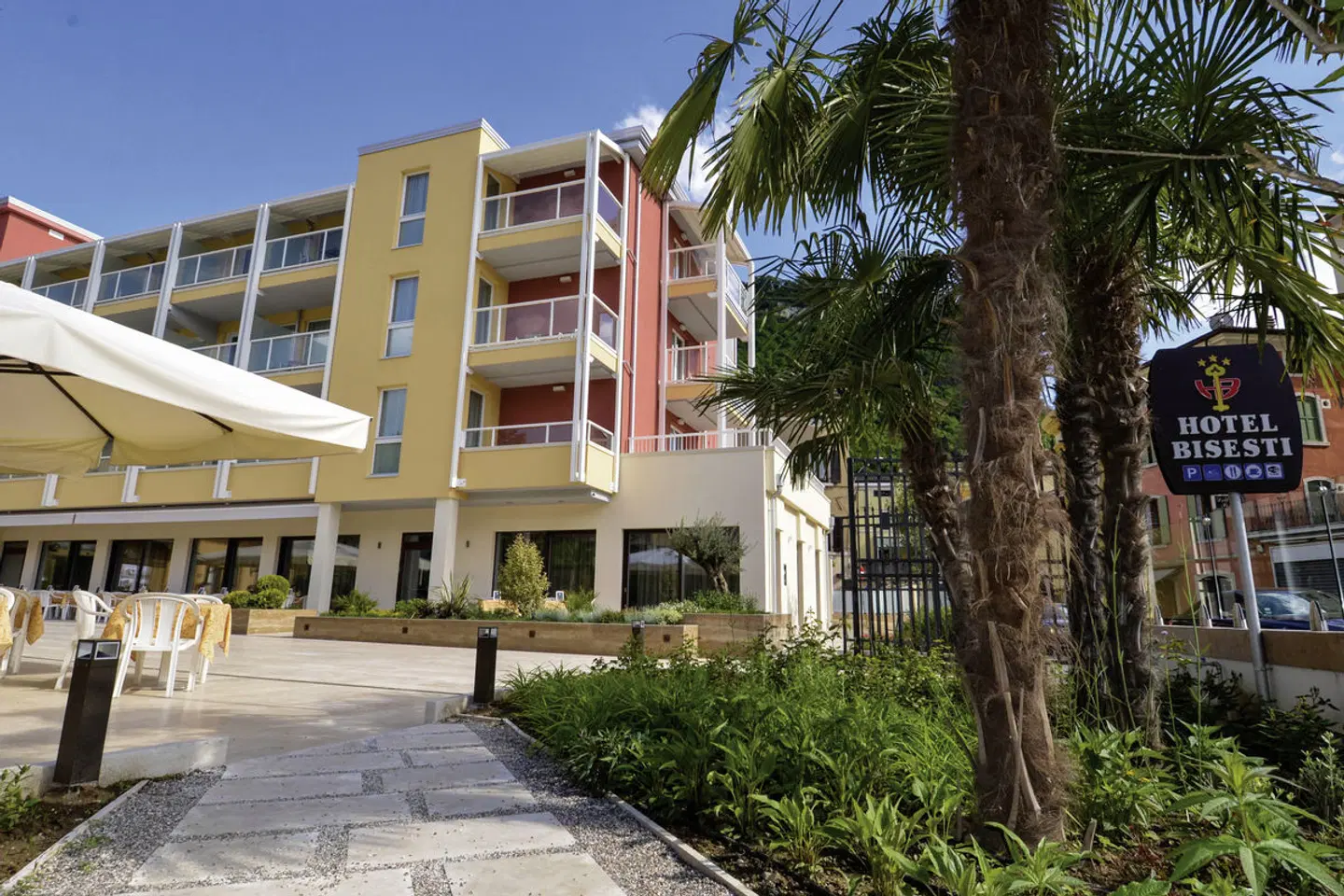 Bisesti EXTERIOR