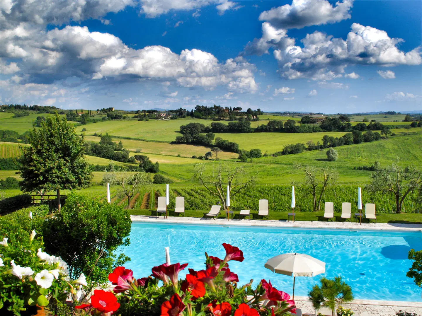 Borgo Tre Rose Hotel & Apartments OUTDOOR_POOL
