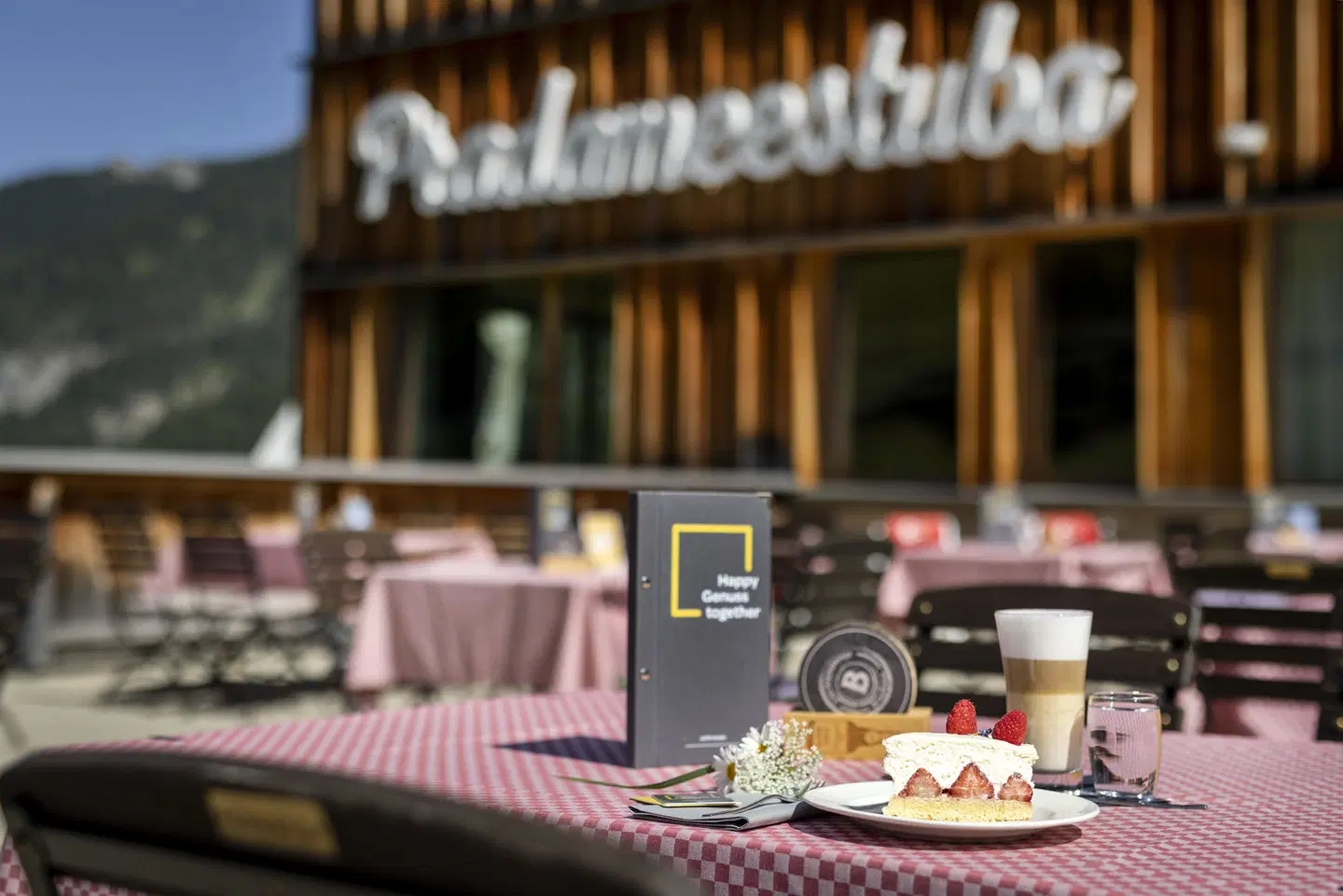 JUFA Hotel Malbun Alpin Resort Terrasse