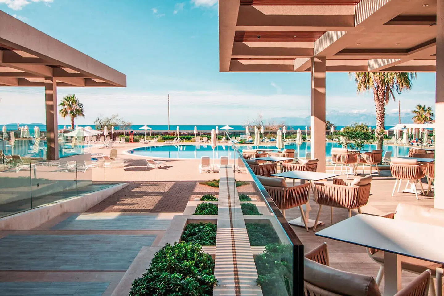 Almyros Beach Resort & Spa Terrasse