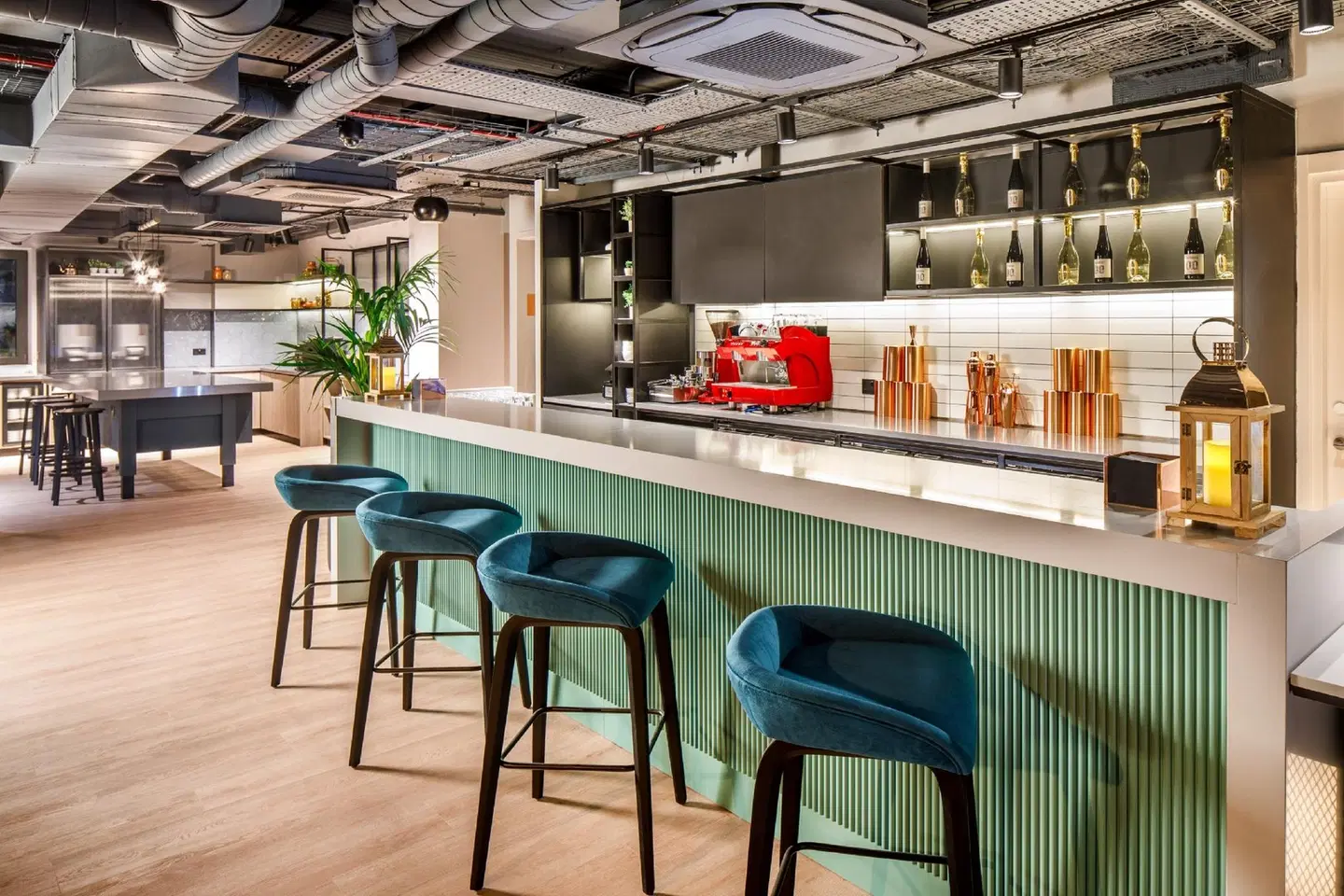 Southgate Hotel London Bar