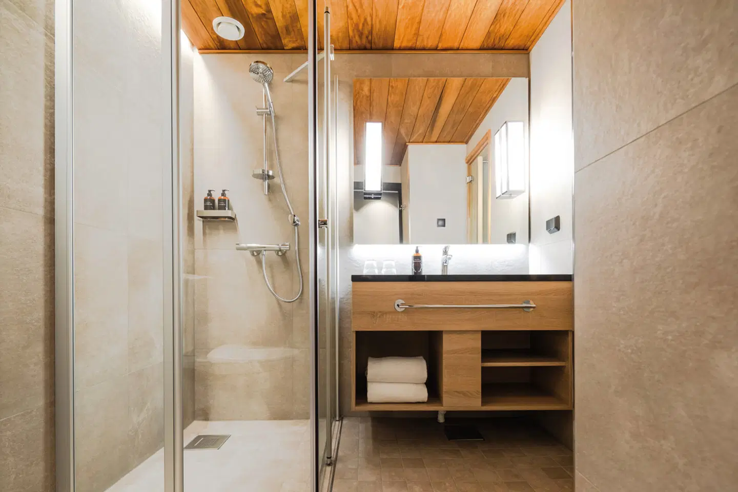 Lapland Hotels Sky Ounasvaara Badezimmer
