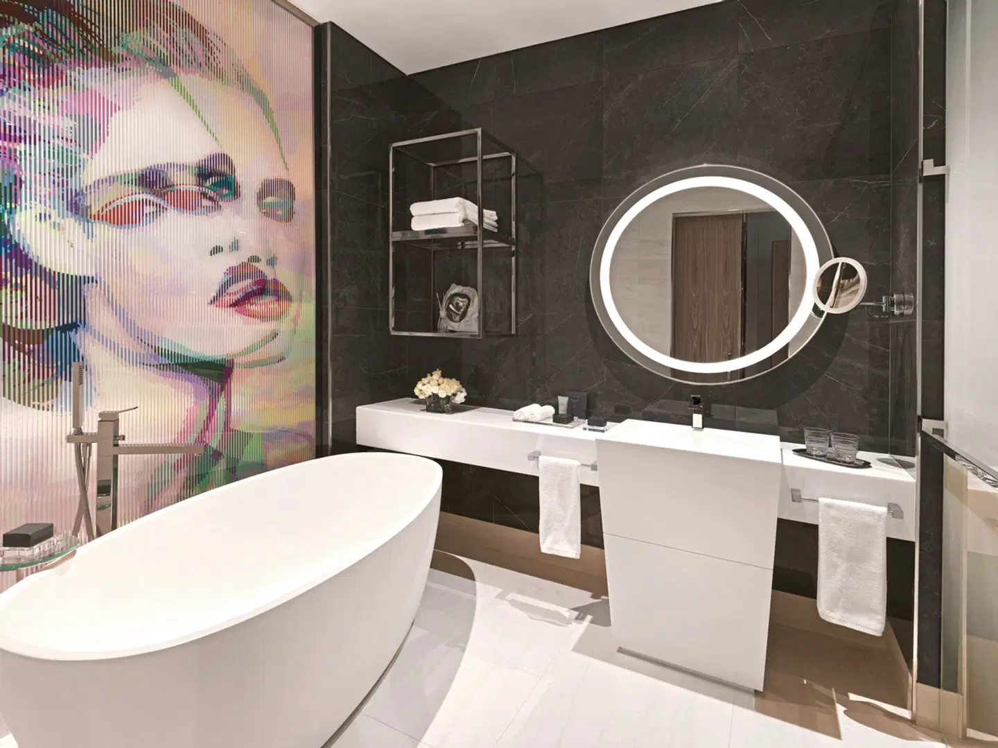 SLS Dubai Hotel & Residences Badezimmer