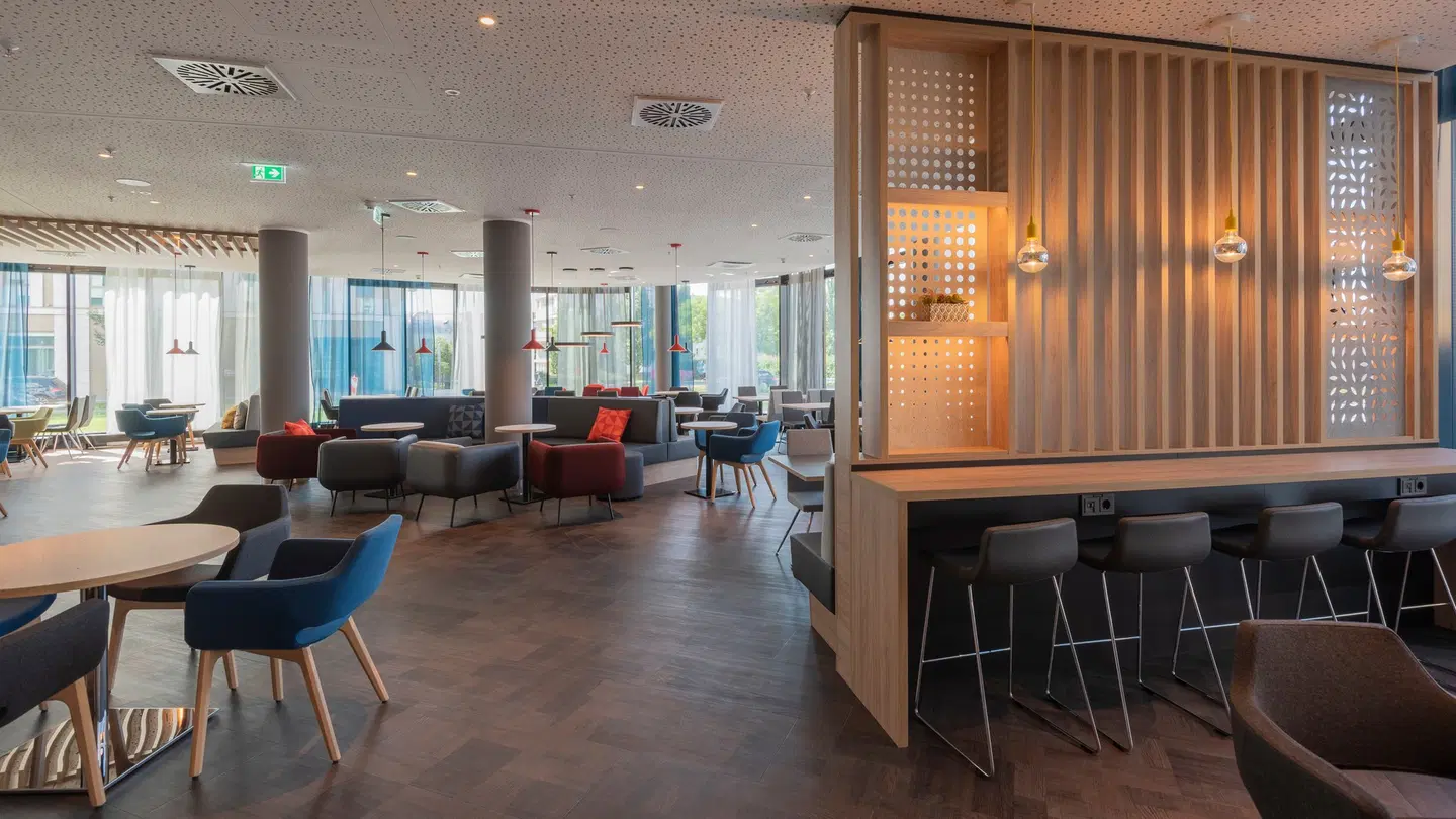 Holiday Inn Express Dusseldorf - Hauptbahnhof by IHG Bar