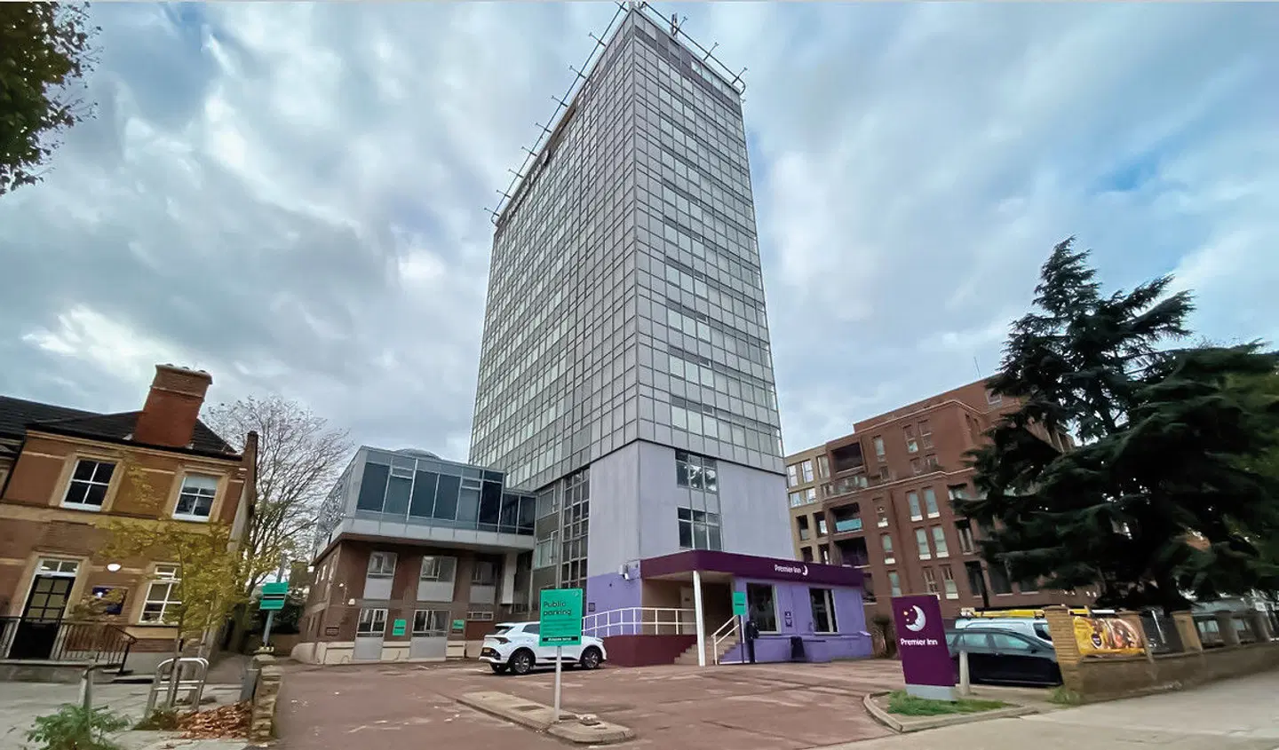 Premier Inn London Hammersmith EXTERIOR