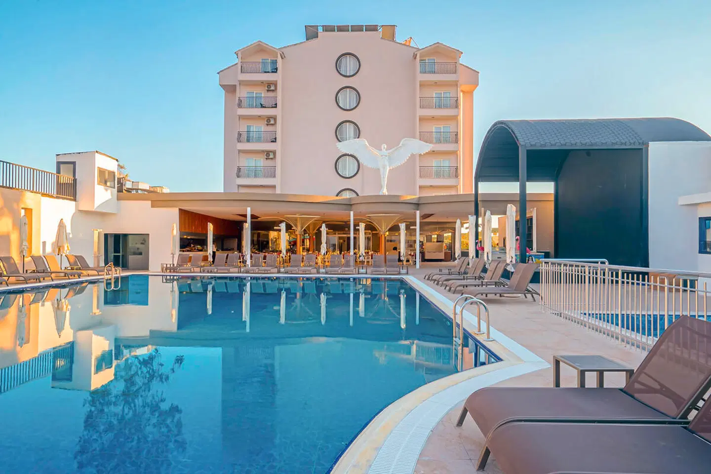 Q Ella Beach Hotel OUTDOOR_POOL