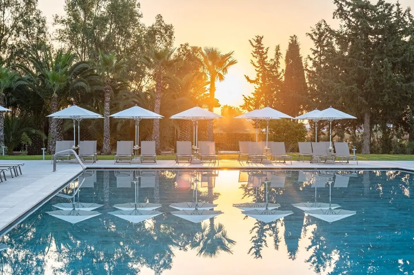 Caravia Beach Hotel OUTDOOR_POOL