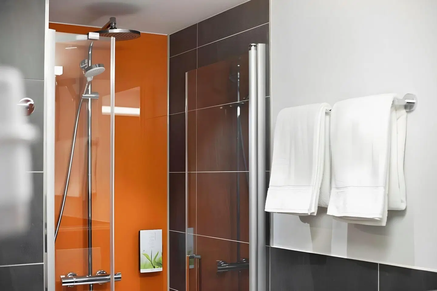 CAMPANILE DUISBURG CITY Badezimmer