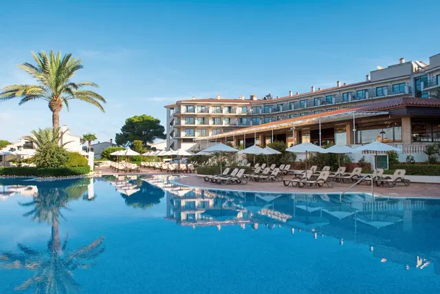 Valentin Son Bou OUTDOOR_POOL