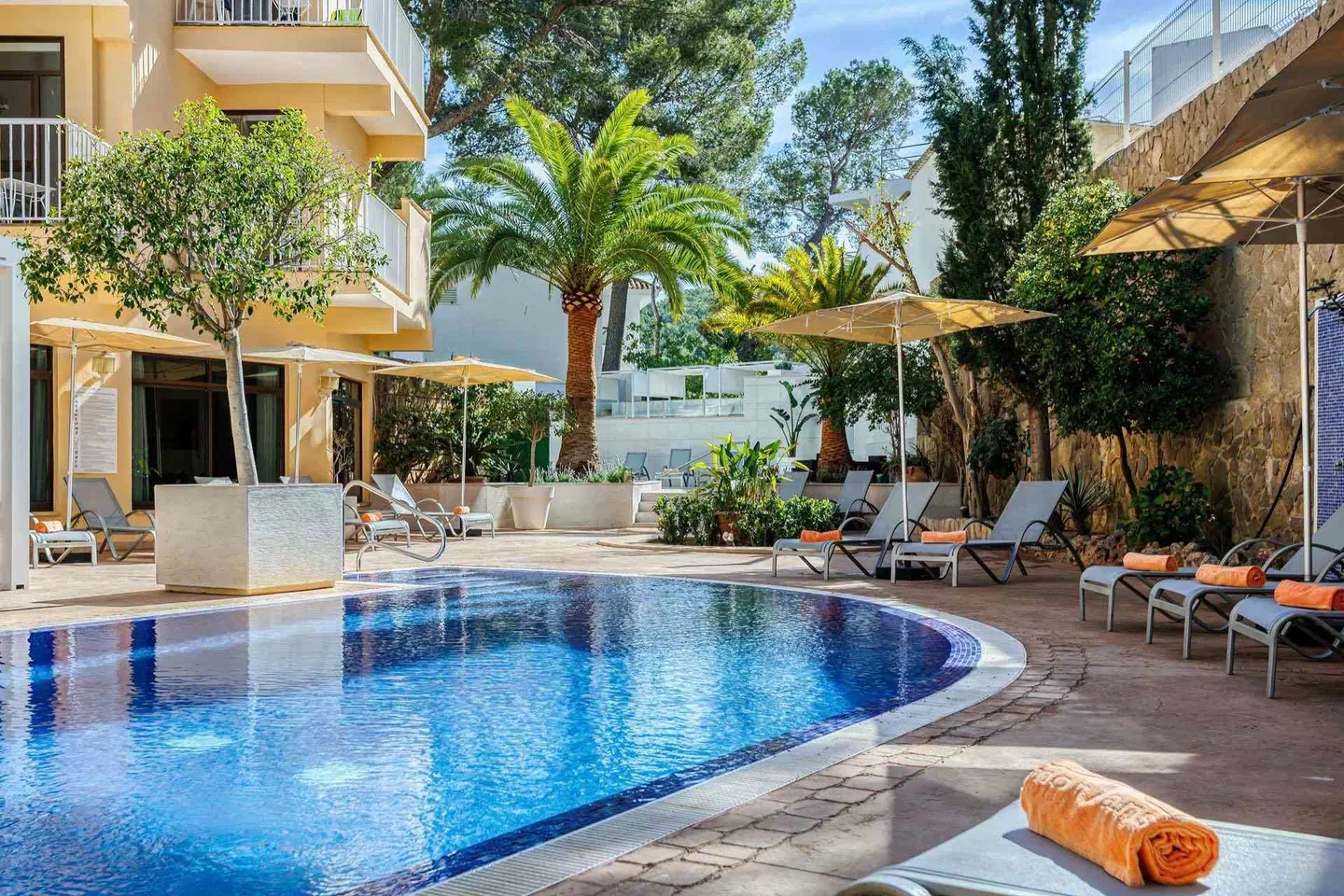 Morlans OUTDOOR_POOL