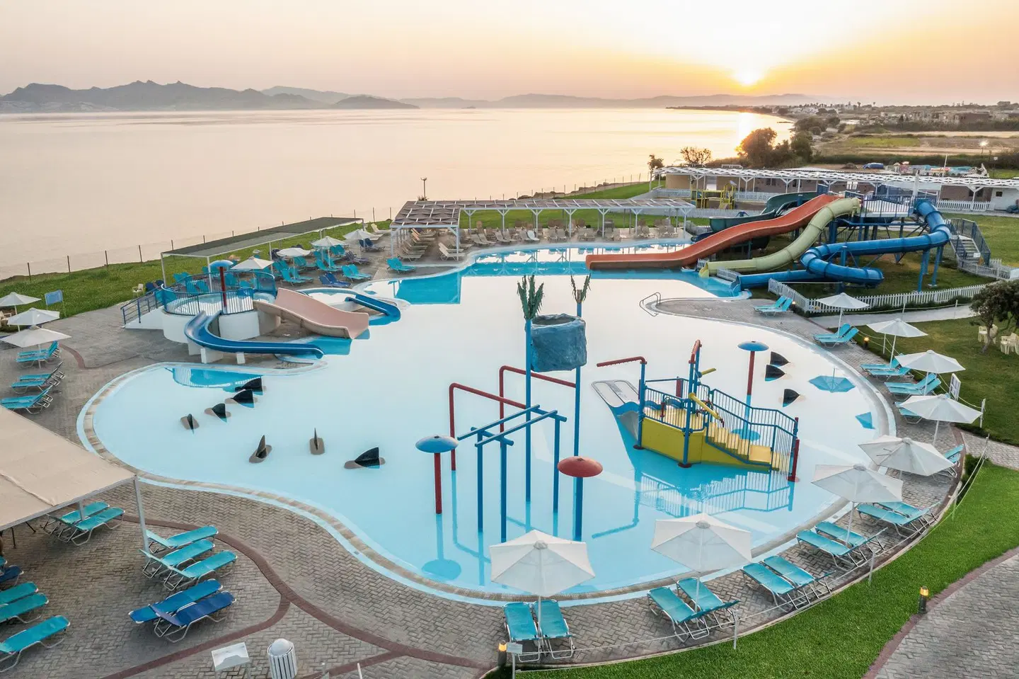 White Olive Marine Aquapark OUTDOOR_POOL