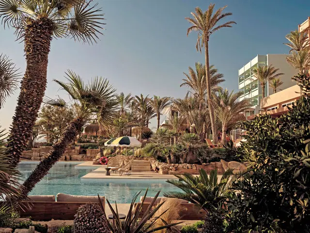 Bikini Island & Mountain Hotel Es Trenc Garten