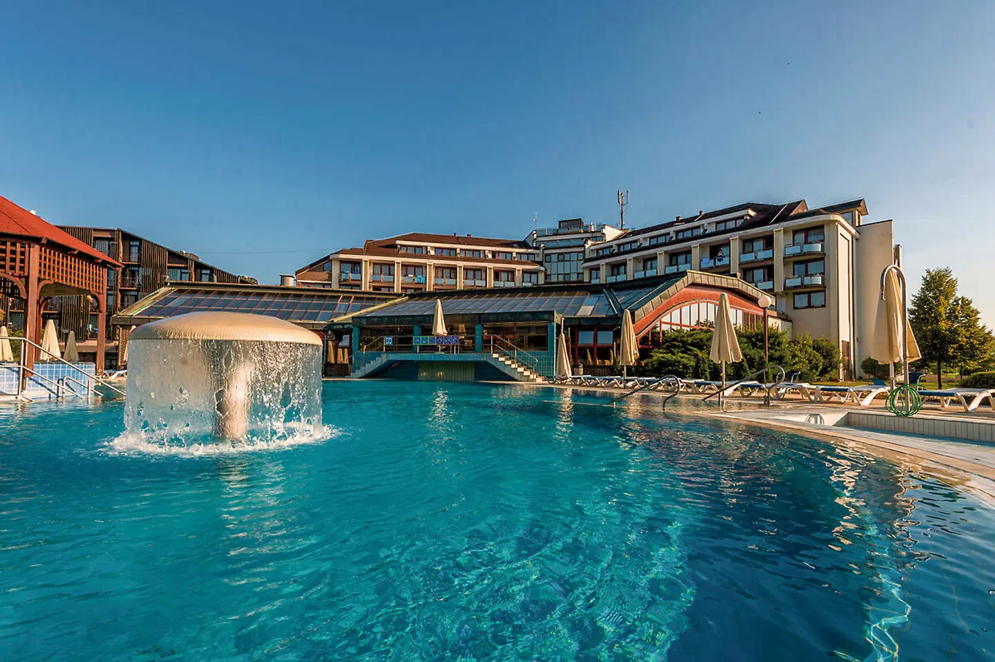Ajda OUTDOOR_POOL