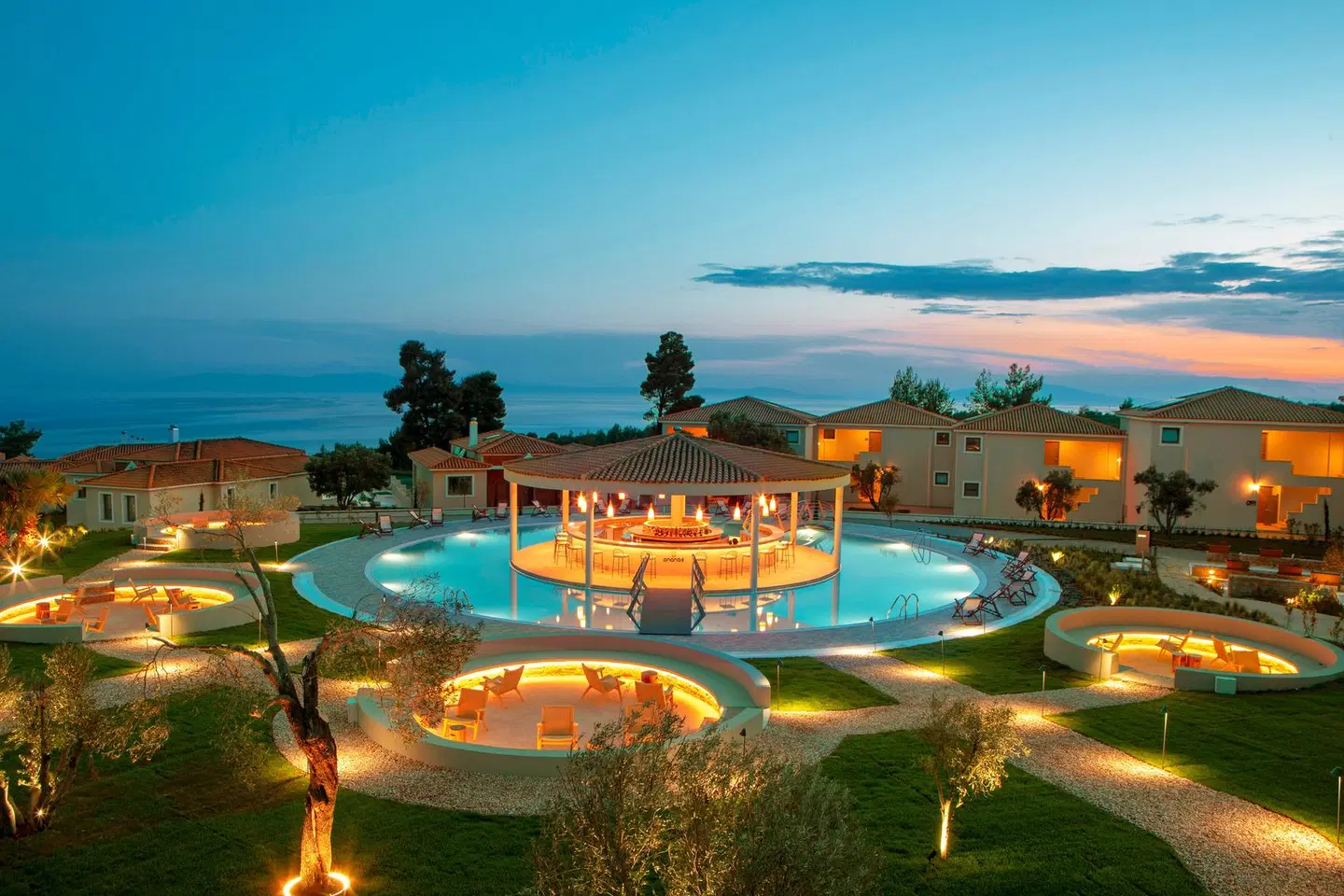 Zeus Eleva Ajul OUTDOOR_POOL