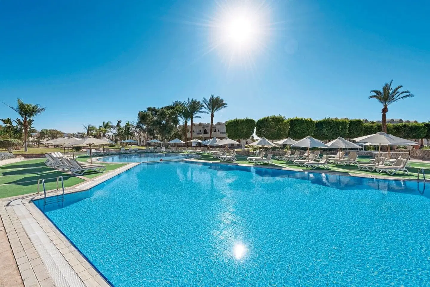 Reef Oasis Beach Resort OUTDOOR_POOL