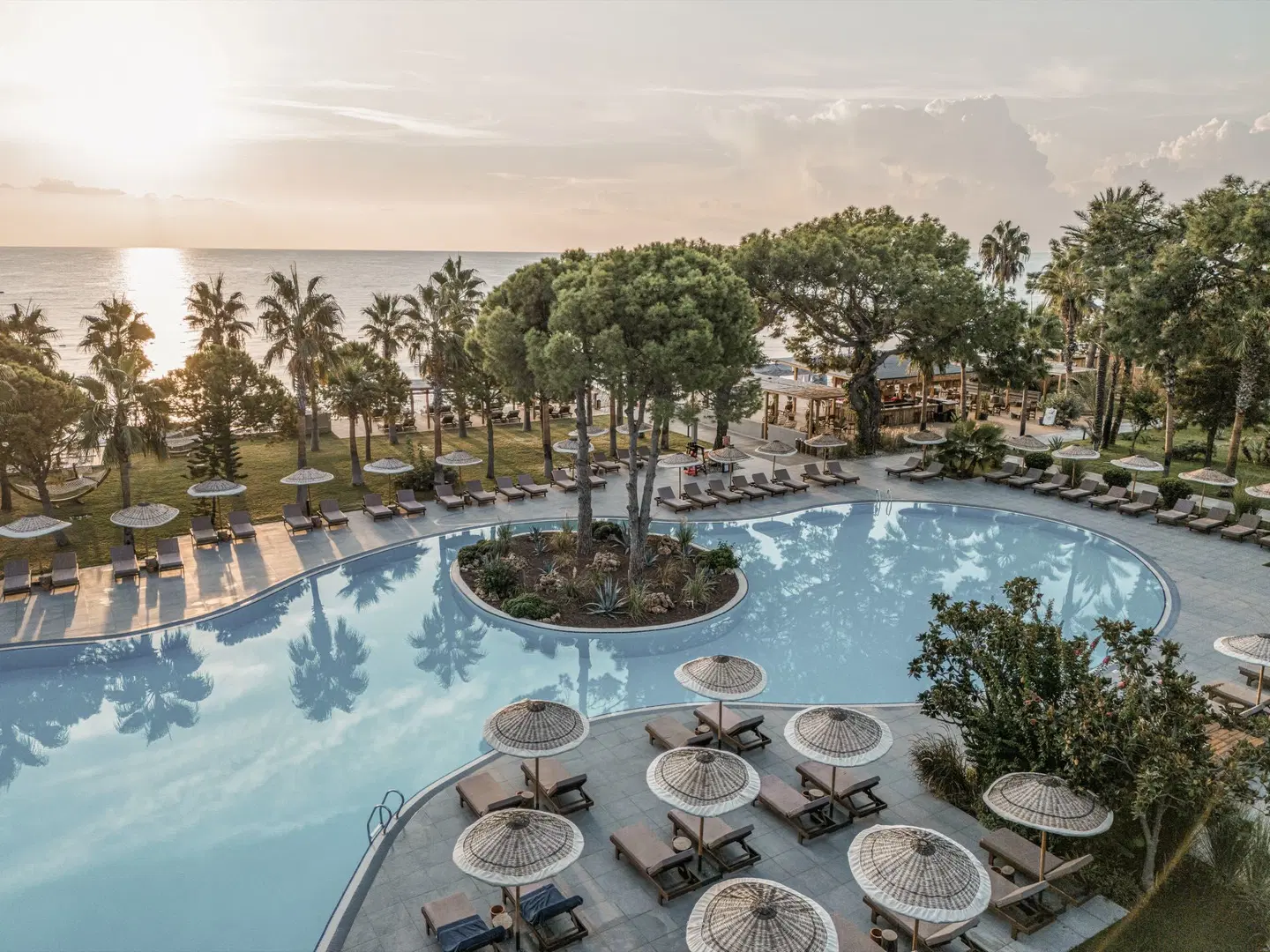 Balmy Beach Resort Kemer OUTDOOR_POOL