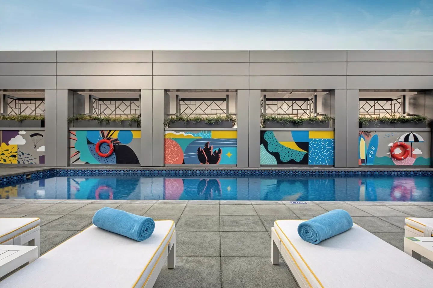 Rove Dubai Marina OUTDOOR_POOL