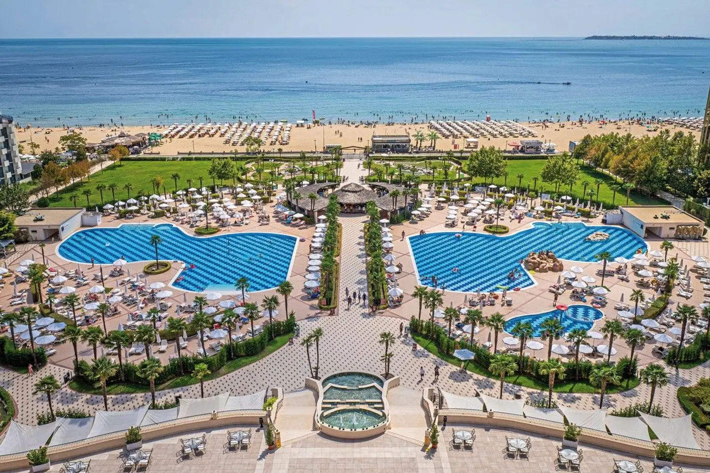 DIT Majestic Beach Resort EXTERIOR