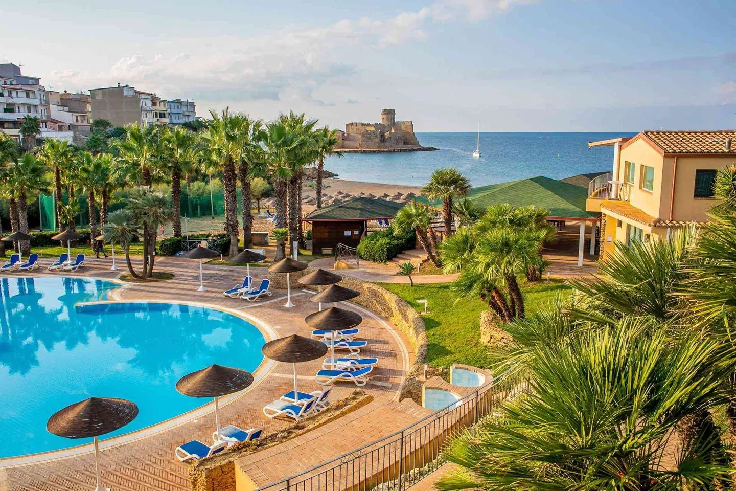 TH Le Castella Baia degli Dei Village OUTDOOR_POOL