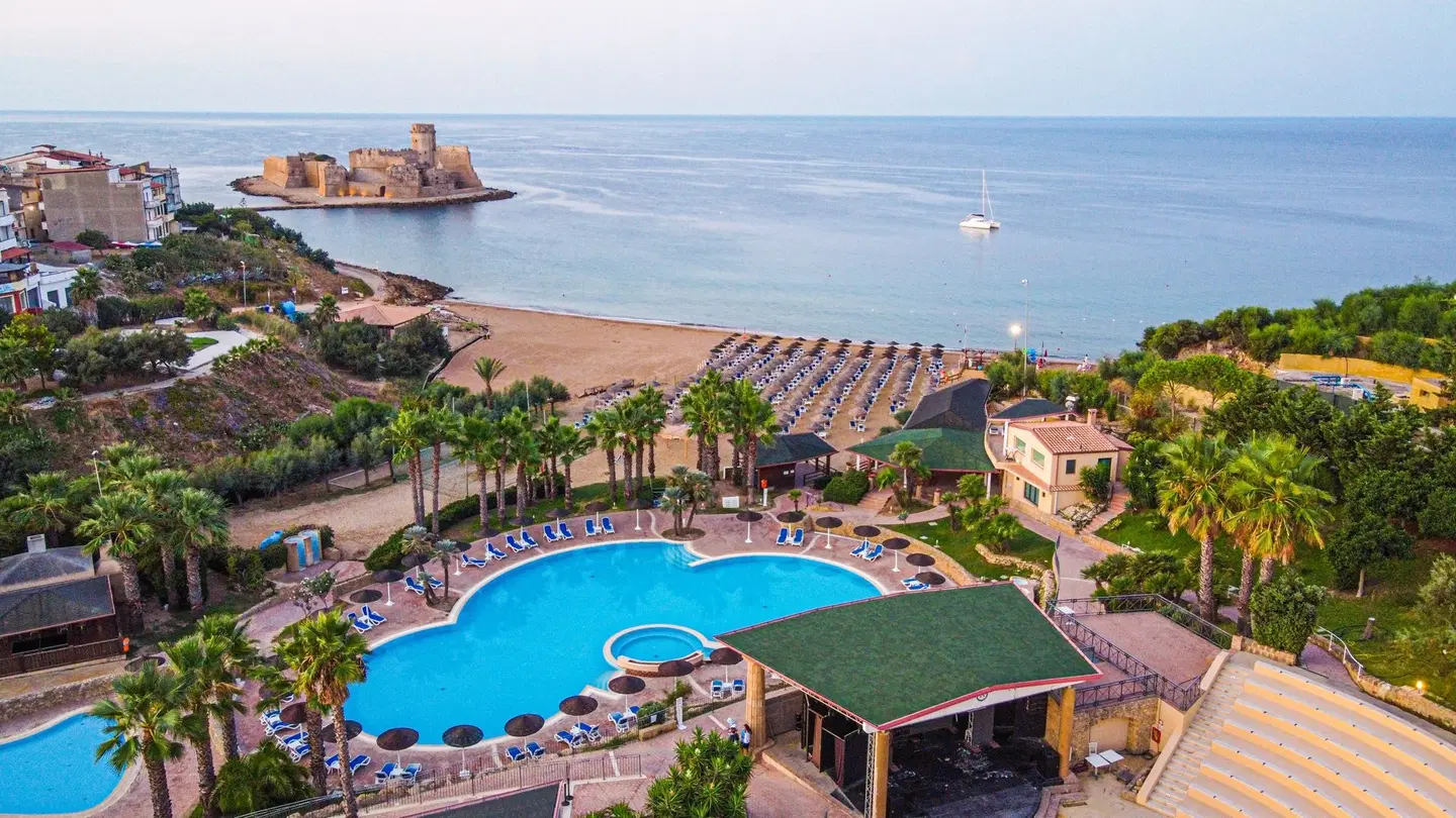 TH Le Castella Baia degli Dei Village OUTDOOR_POOL