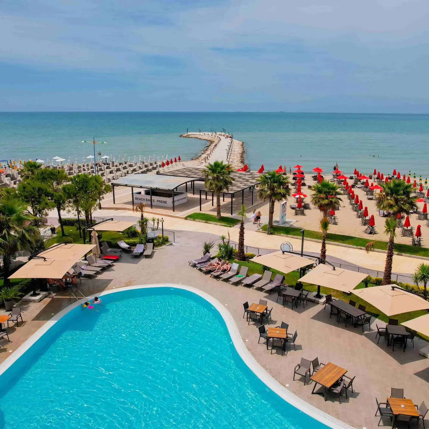 Supreme Hotel OUTDOOR_POOL