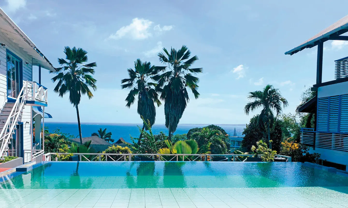 Half Moon Blue OUTDOOR_POOL