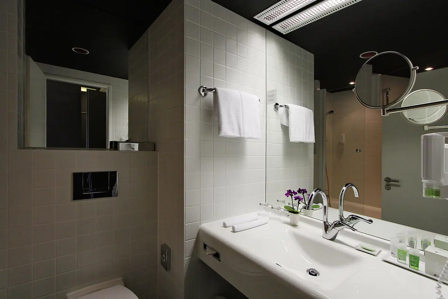 ARCOTEL John F Berlin Badezimmer
