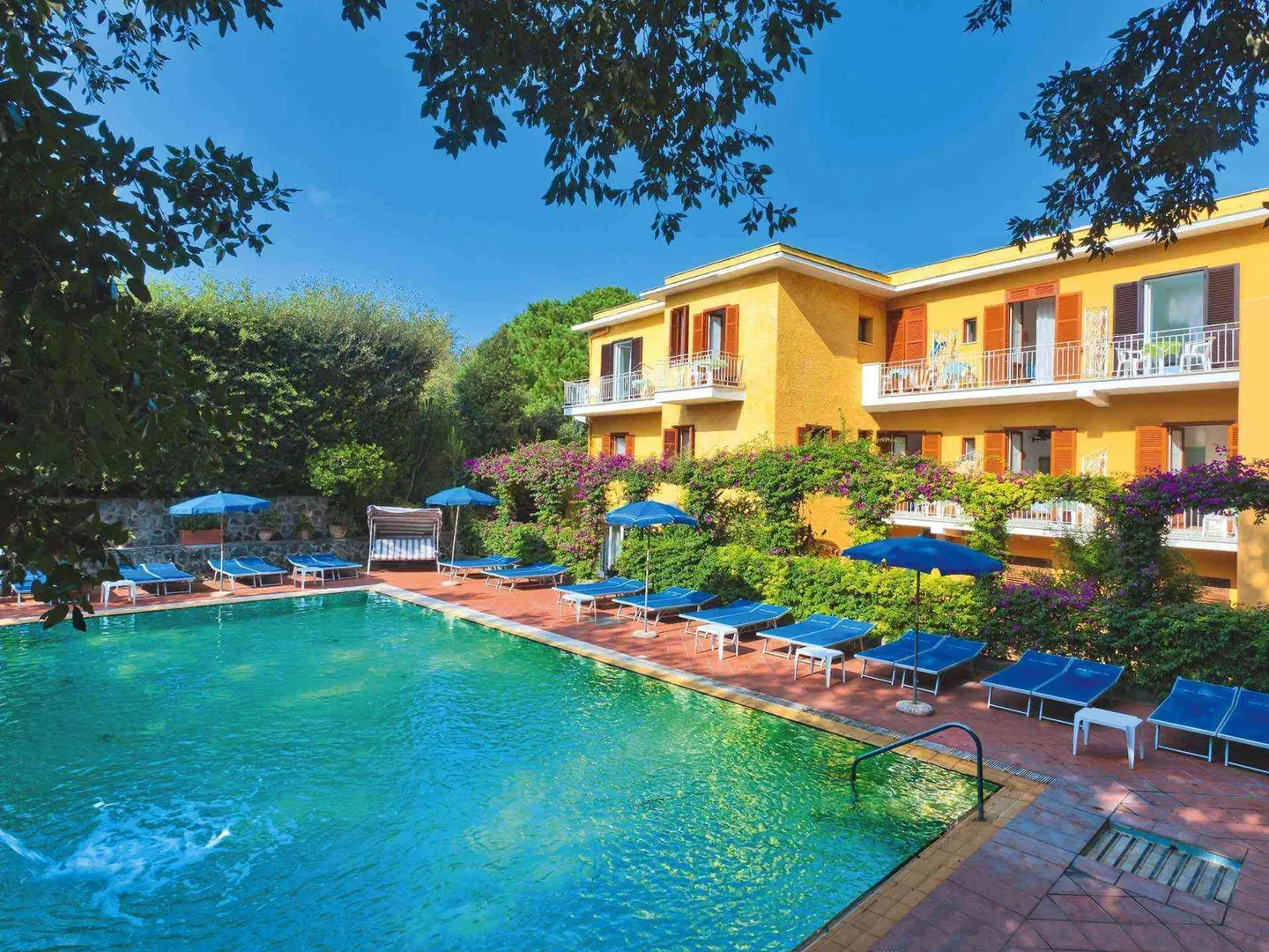 Cleopatra OUTDOOR_POOL