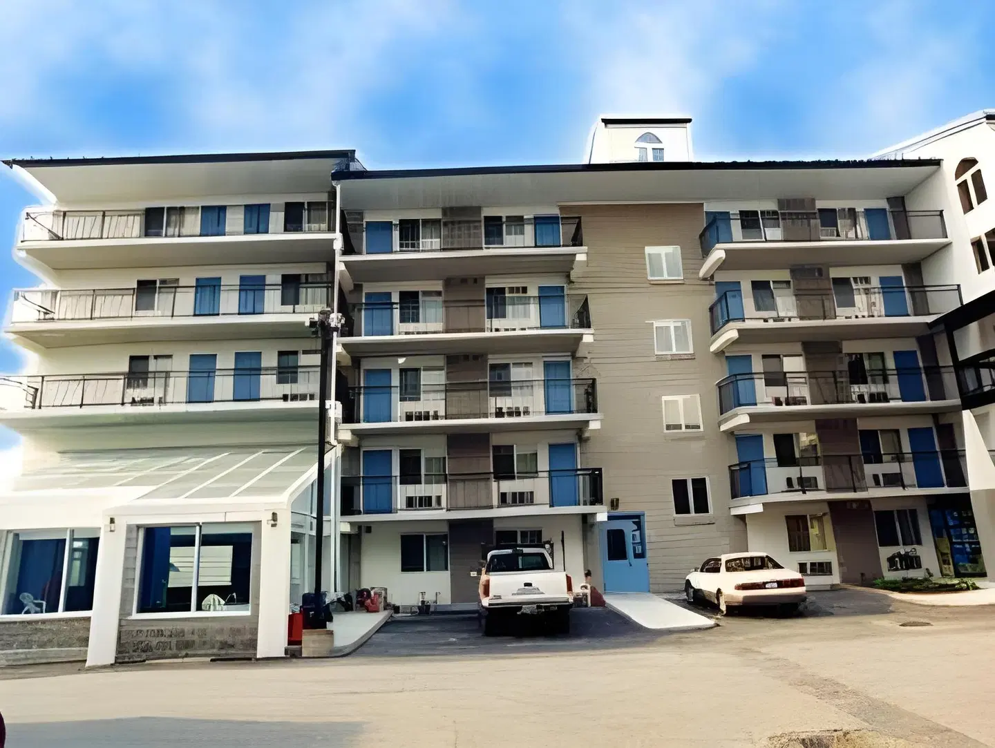 Super 8 by Wyndham Niagara Falls by the Falls EXTERIOR