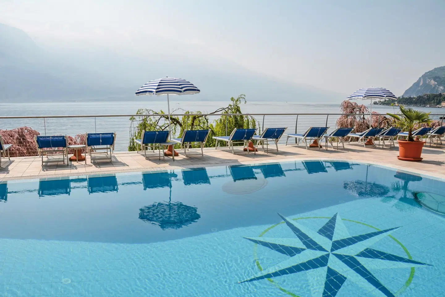 Astor OUTDOOR_POOL