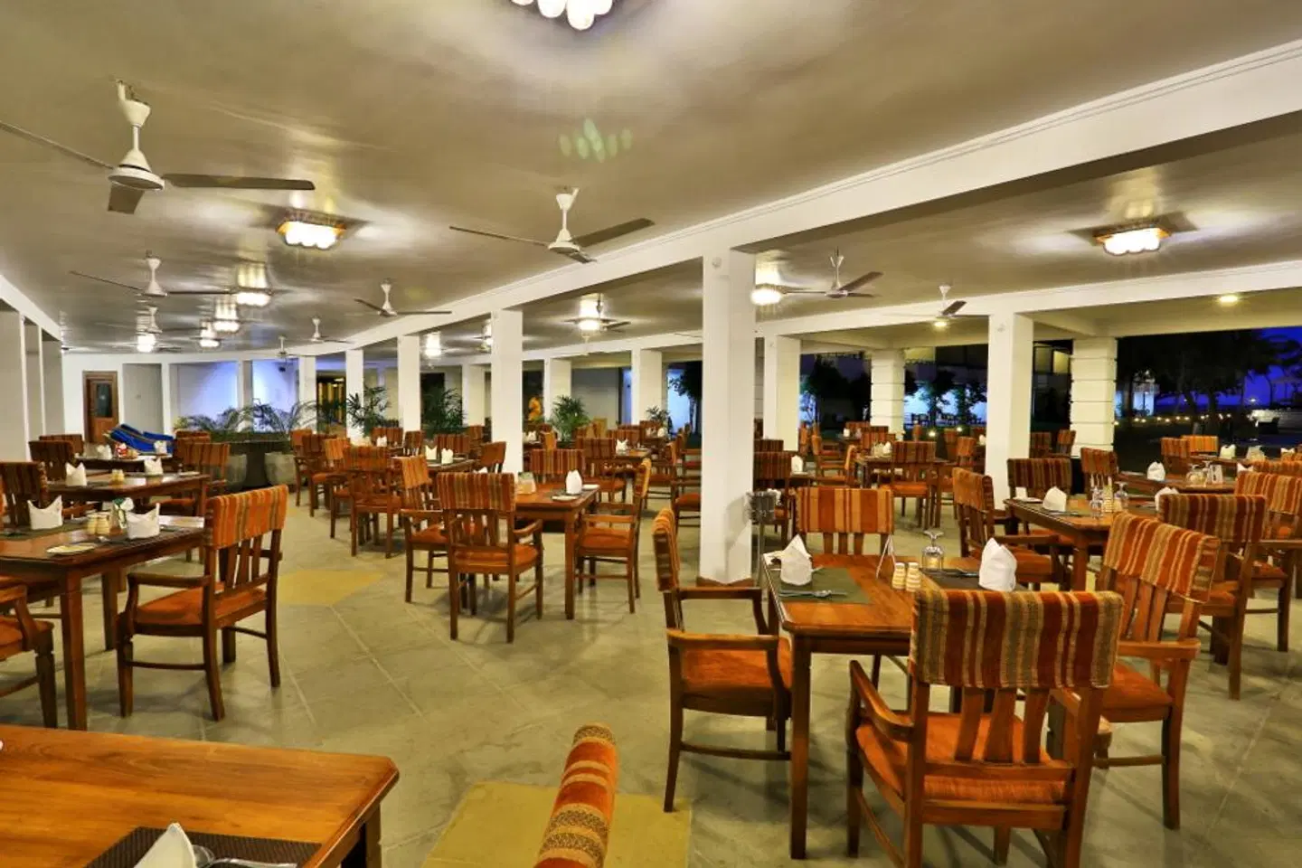 Hibiscus Beach Hotel & Villas Restaurant