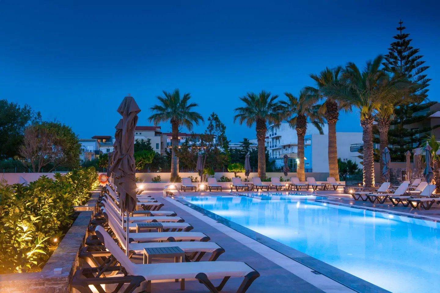 Petousis Hotel & Suites OUTDOOR_POOL