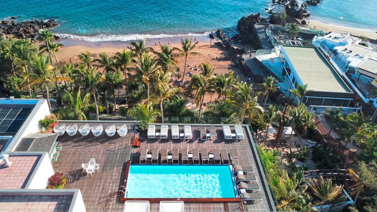 Fariones OUTDOOR_POOL
